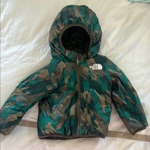 Like new The North Face Reversible Infant Hooded Puffer Jacket